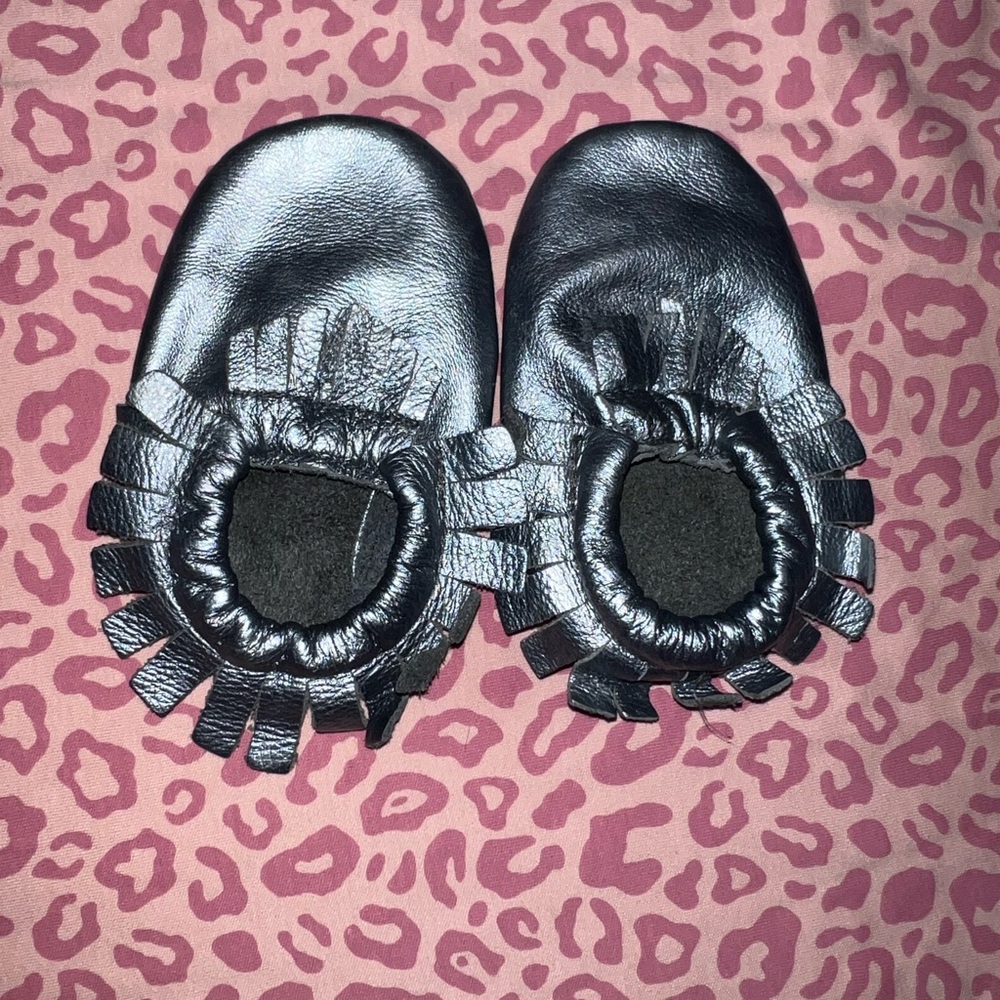 Baby girl baby boy metallic charcoal gray Moccasins shoes size 3